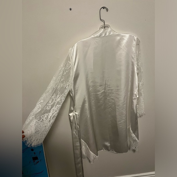 Silky slip and robe - Picture 5 of 5